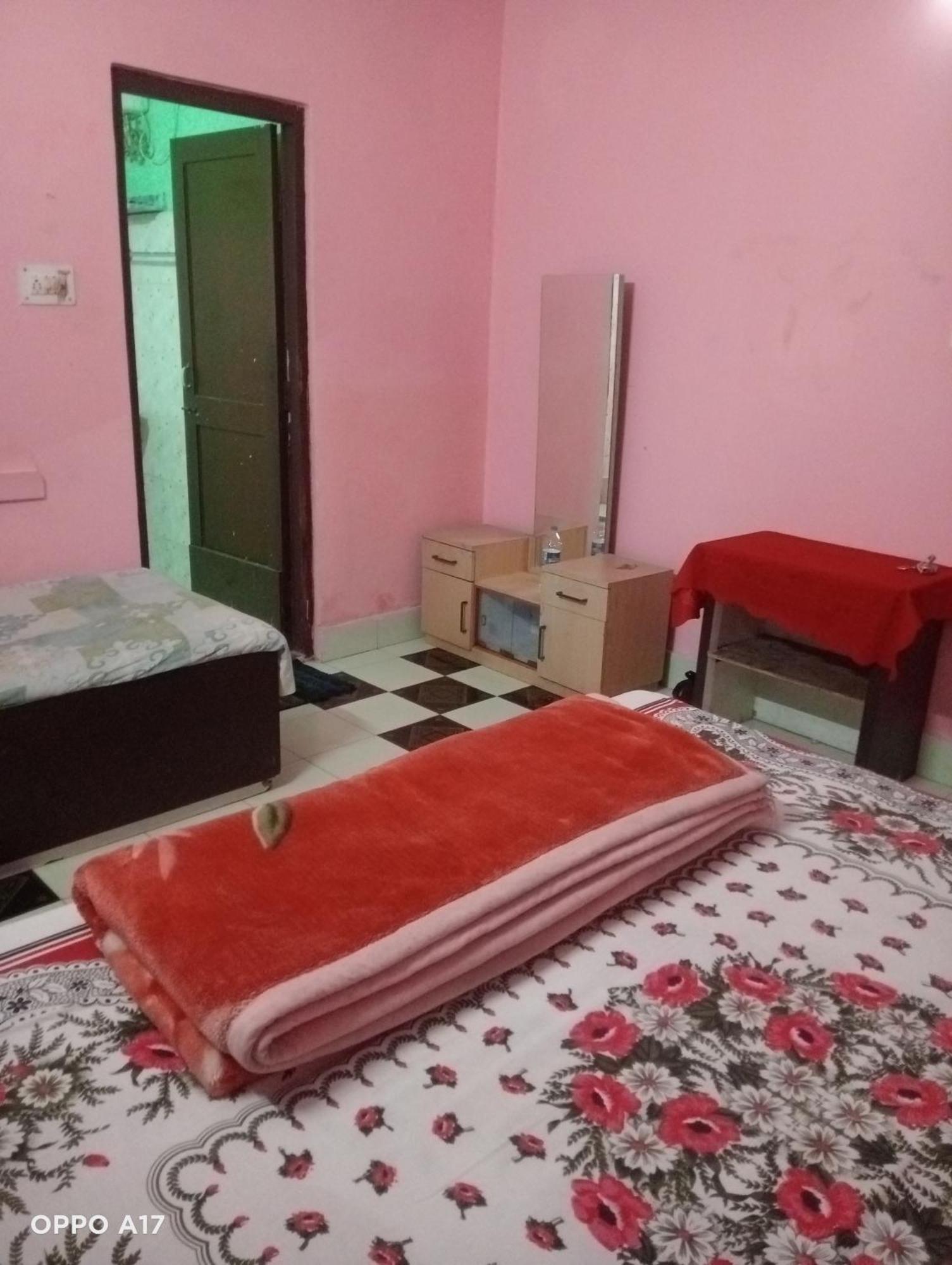 Swaroop Ashray Homestay Sziliguri Szoba fotó