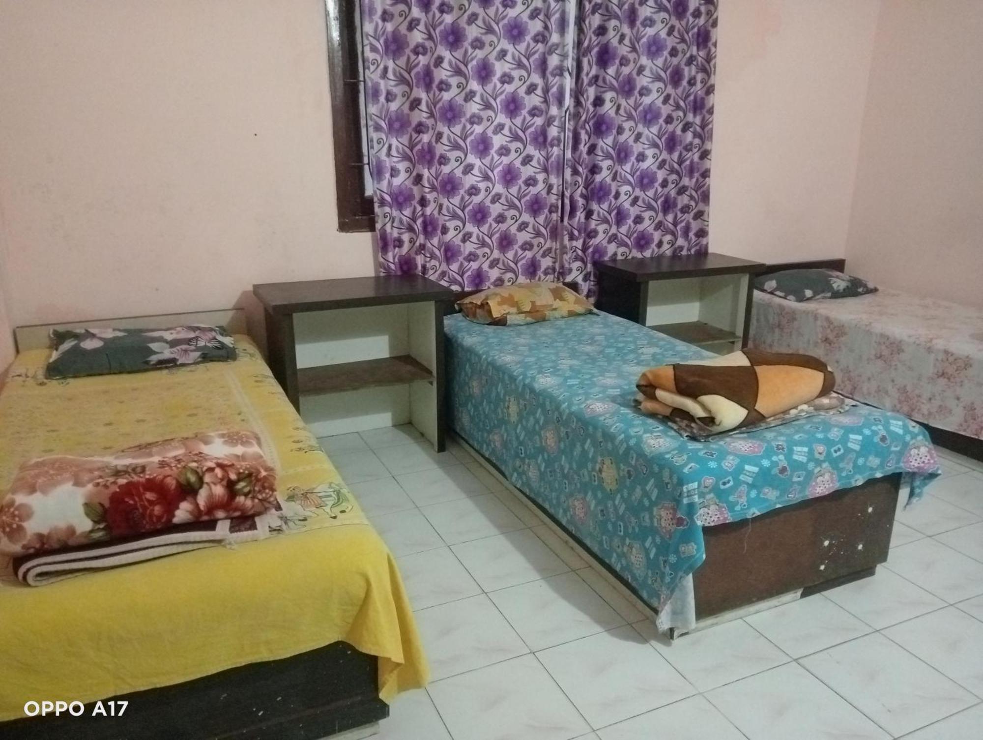 Swaroop Ashray Homestay Sziliguri Szoba fotó