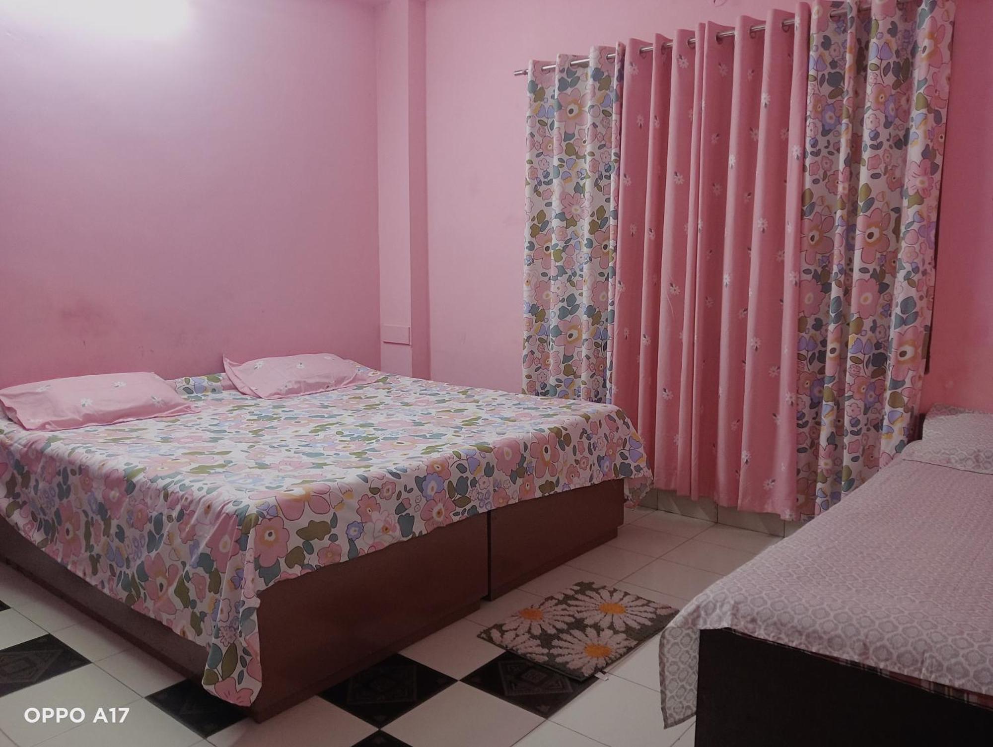Swaroop Ashray Homestay Sziliguri Szoba fotó